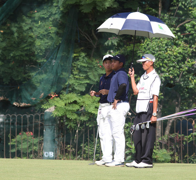 Yuto Katsuragawa (left) and Carl Corpus wait for their turn to putt on No. 3.
