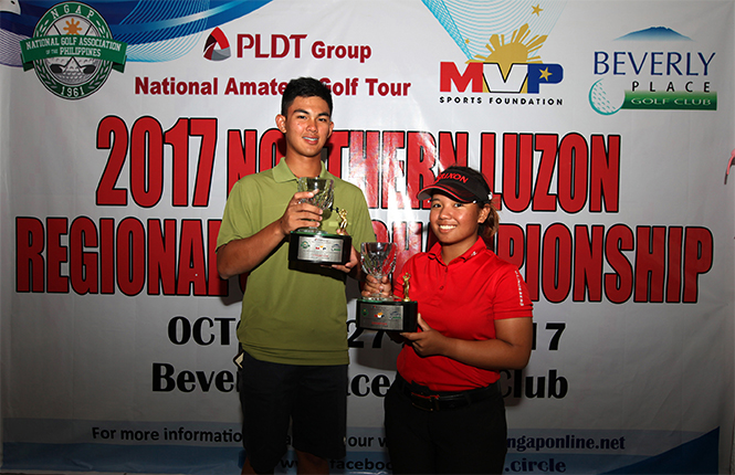 Aidric Chan (left) and Harmie Constantino hold their trophies after dominating their respective sides in Elite division of the 2017 NGAP Northern Luzon Regional Golf Championship.