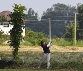 shin seo yun trouble in hole 14 rough area