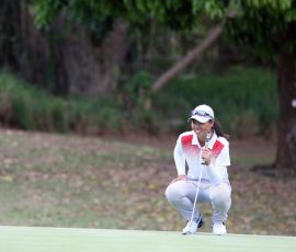yuka saso relax and confident while study his line in hole 1